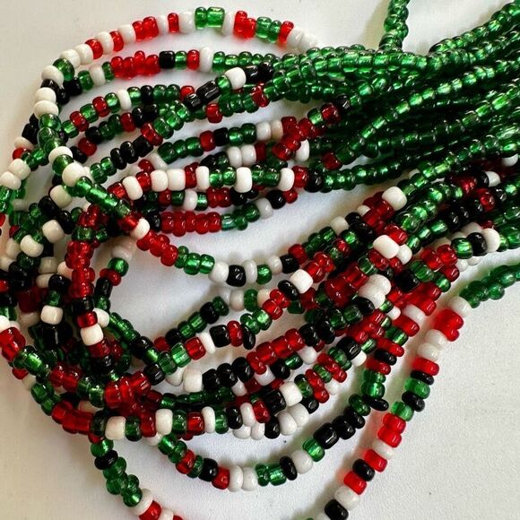 Red and green seed beaded multi strand necklace - Picture 10 of 11